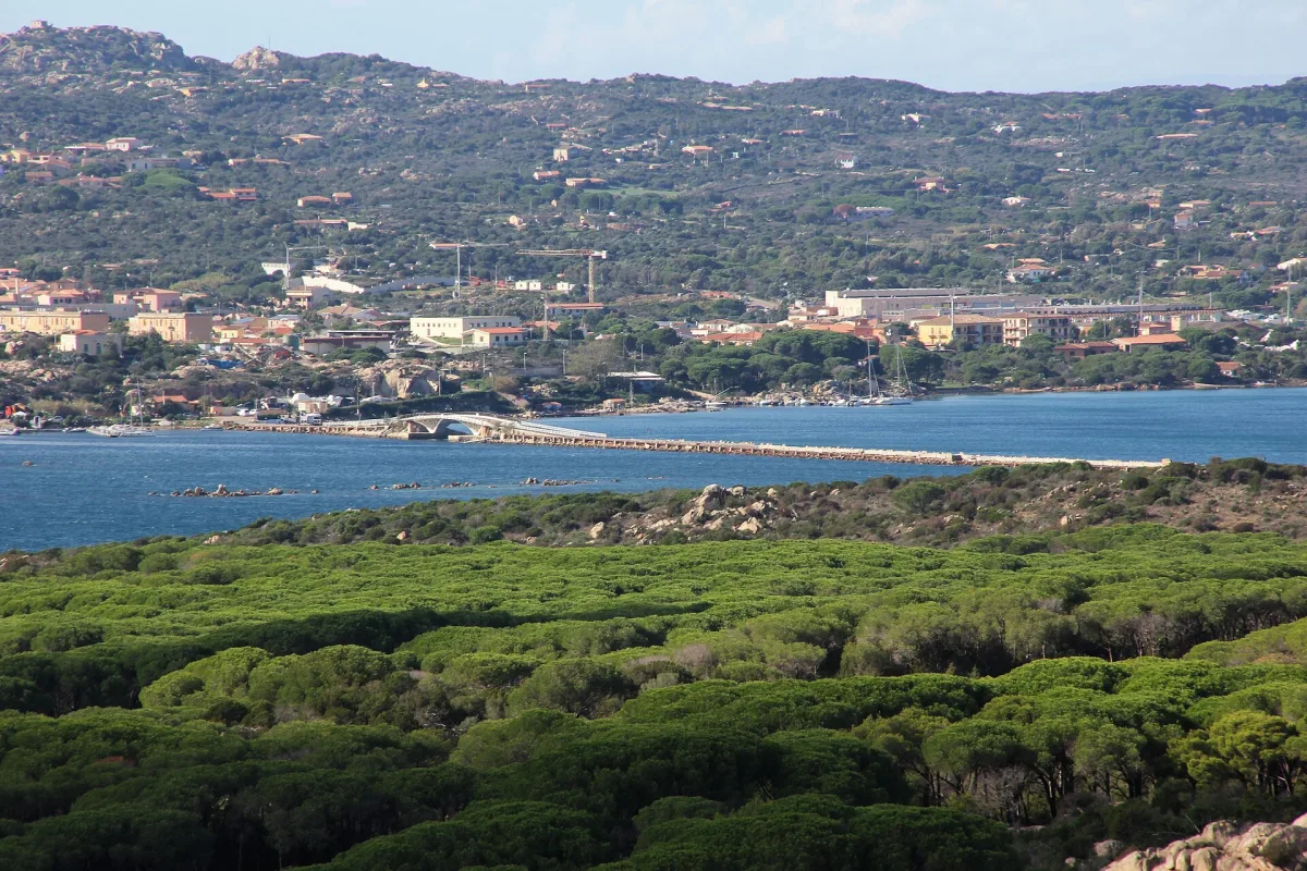 Come visitare l’isola di Caprera da La Maddalena: tutte le soluzioni