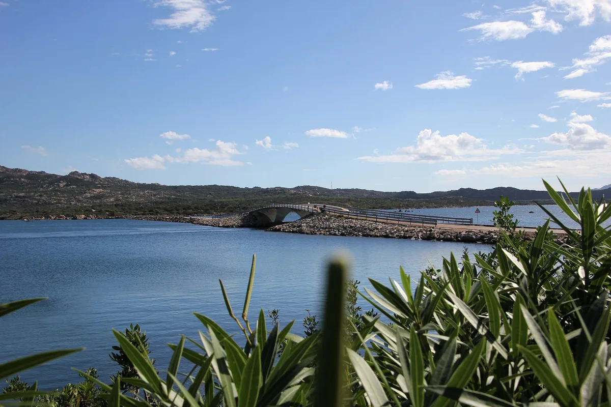 Dove noleggiare una barca a La Maddalena: opzioni e consigli