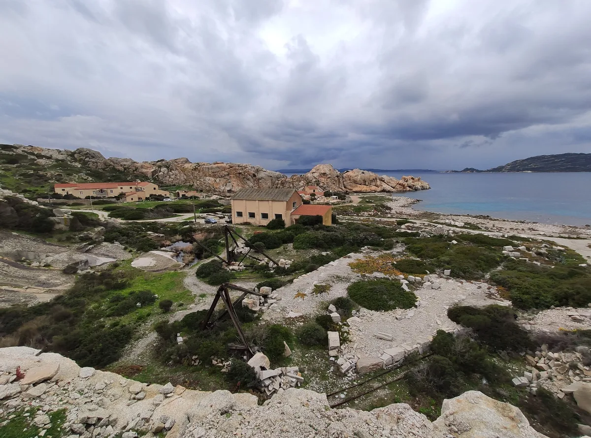 Le spiagge di La Maddalena adatte ai bambini: sicurezza e servizi