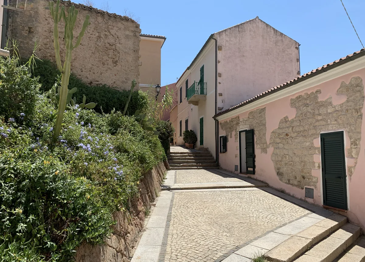 Passeggiata nel centro storico di La Maddalena: tappe e consigli