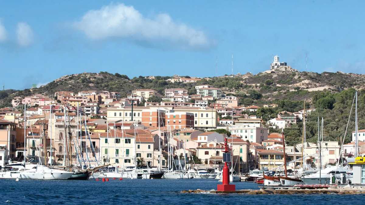 Come visitare l’isola di Caprera da La Maddalena: tutte le soluzioni
